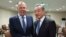 Міністр закордонних справ Росії Сергій Лавров (ліворуч) позує для фотографії з міністром закордонних справ Китаю Ван Ї на полях зустрічі міністрів закордонних справ Групи 20 у штаб-квартирі ООН, 25 вересня. 2024. (Фото: пресслужба МЗС РФ через AP)