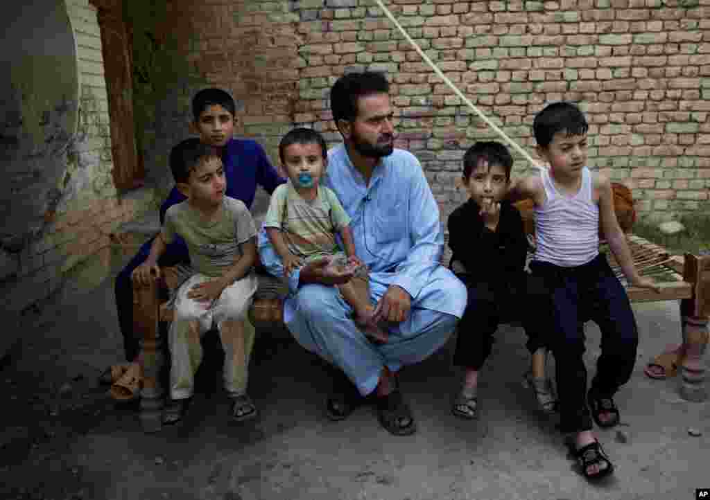 Villager Aftab Khan takes shelter at a school after fleeing from the Pakistani tribal area of North Waziristan, in Bannu, Pakistan, June 17, 2014.