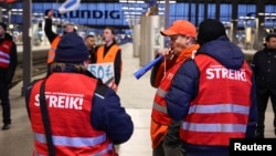 Workers protest at Munich's main train station during a nationwide strike called by the German trade union Verdi over a wage dispute in Munich, Germany, March 27, 2023. 