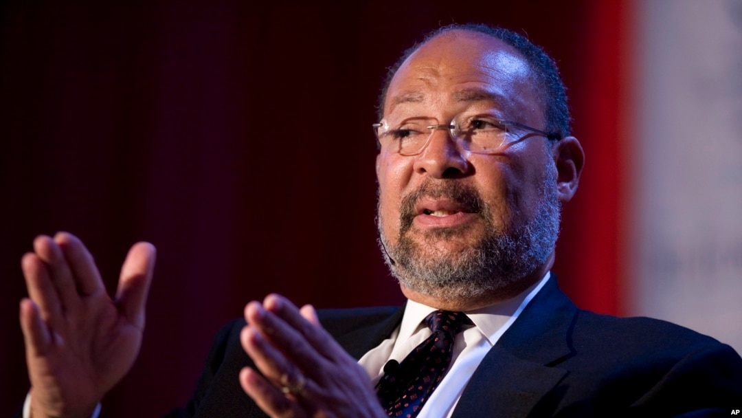 FILE - Richard Parsons speaks at Time Warner's headquarters in New York, June 15, 2009. At the time, he was Chairman of Citigroup. He died Thursday at 76.