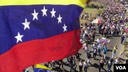 El ajuste salarial anunciado por el presidente de Venezuela se hará en dos etapas, una en mayo y la otra en septiembre de 2012 .