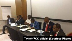 Bakambi ya masanga ya FCC bandimi, na bokutani na bango, na Kinshasa, 3 juillet 2019. (Twitter/FCC Officel)