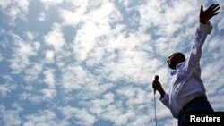 FILE - Merera Gudina, a leader of Ethiopia's biggest opposition coalition, Medrek, addresses supporters at a rally in the Oromia region, May 15, 2010. A media outlet close to the ruling party reports, Jan 15, 2018, that opposition leaders Merera Gudina and Rufael Disasa were among those set to be released.