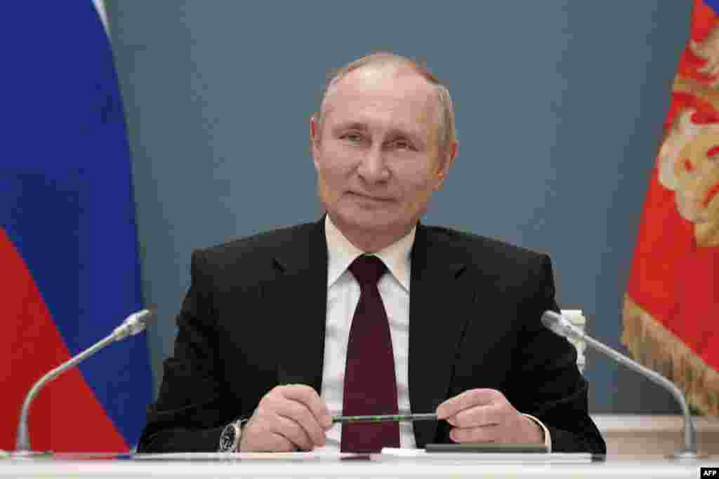 Qirg‘izistonning Jeruy konida oltinni qayta ishlash kombinati ochildi. Rossiya Prezidenti Vladimir Putin marosimda onlayn ishtirok etdi. Rossiya “Jeruy” loyihasiga 600 million dollar investitsiya kiritmoqchi. 17-mart, 2021.