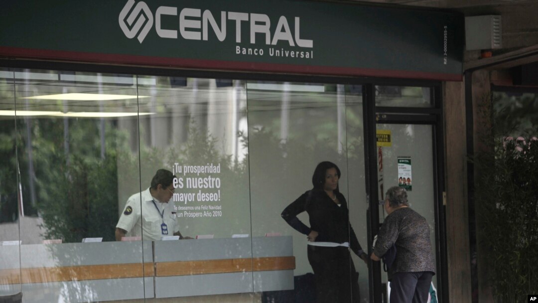 Las autoridades indicaron en un comunicado, que entregaron la semana pasada a los bancos, que con esta medida se busca atender la "emergencia planteada por las amenazas y recientes sanciones" de Estados Unidos.