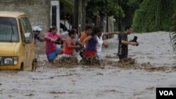 Los residentes la Villa de Coral, en México, son parte de los afectados por las lluvias del huracán Jova.