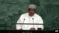 Le président gambien Adama Barrow tient son discours devant l’Assemblée général des Nations unies à New York, 21 septembre 2017.