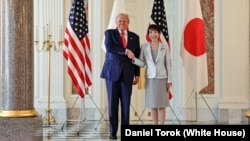 资料照片：2025年10月28日，特朗普总统在日本东京赤坂离宫与日本首相高市早苗会面。