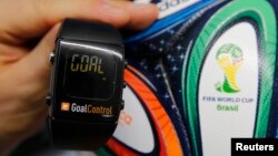 La señal de gol será recibida en el reloj del árbitro de manera visual y además mediante vibración.