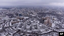 Vista aérea del centro de Járkov, la segunda ciudad de Ucrania, el 29 de enero de 2022. La situación de Járkov, a apenas 40 kilómetros de decenas de miles de soldados rusos en la frontera de Ucrania, parece particularmente peligrosa. La ciudad es un centro industrial. 