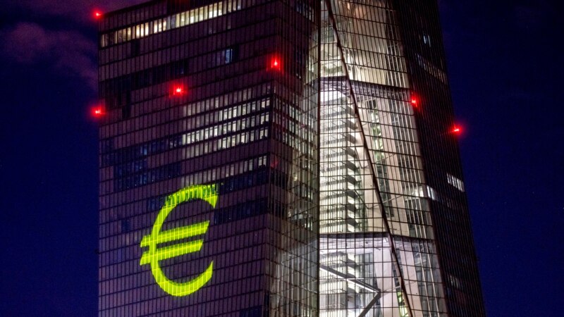 El euro cae a su nivel más bajo en dos décadas por temor a una recesión