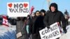 Manifestation contre la vaccination anti-covid obligatoire pour les camionneurs transfrontaliers, à Boucherville, Québec, Canada, 28 janvier 2022.