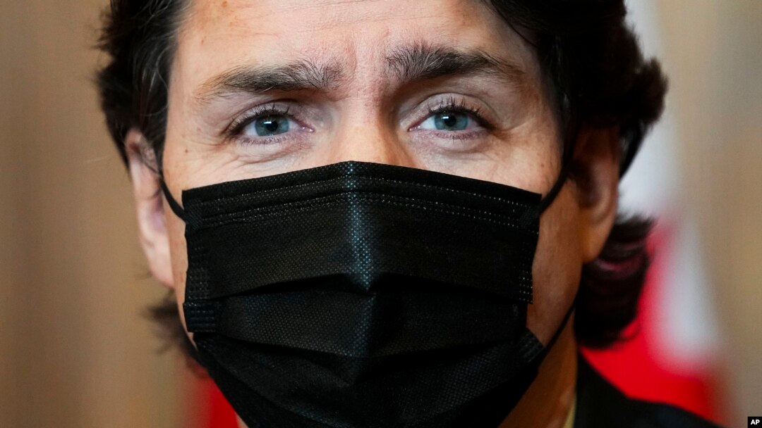 El primer ministro canadiense Justin Trudeau sostiene una conferencia de prensa en Ottawa, el 12 de enero de 2022. 