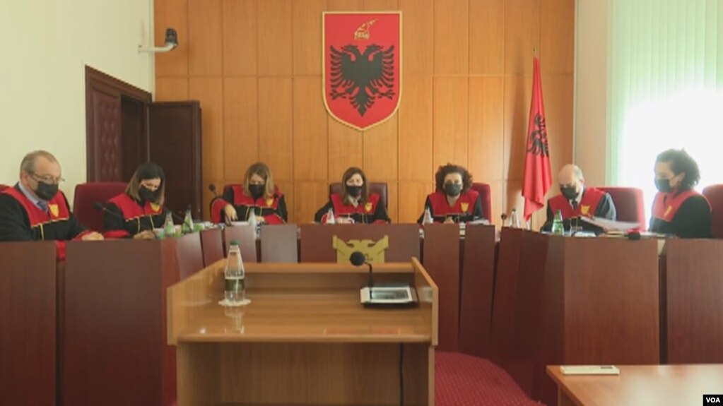 Seanca ne Gjykaten Kushtetuese per shqyrtimin e vendimit te parlamentit per shkarkimin e presidentit Ilir Meta