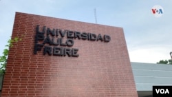 En la imagen se observa la fachada de la universidad Paulo Freire, una de las cinco universidades privadas que el Gobierno de Nicaragua canceló su personería jurídica. [Foto: VOA / Houston Castillo].
