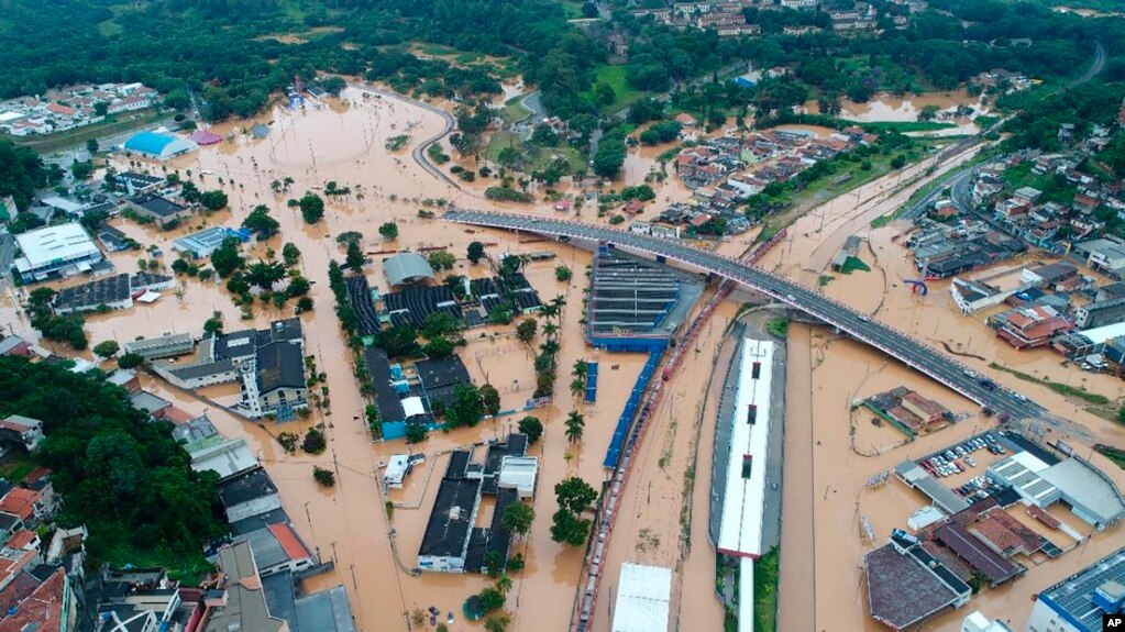Esta fotografÃ­a muestra unas inundaciones en Franco da Rocha, en el estado de Sao Paulo, en Brasil, el domingo 30 de enero de 2022. 