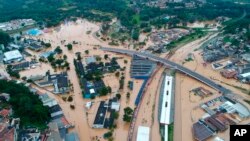 Esta fotografía muestra unas inundaciones en Franco da Rocha, en el estado de Sao Paulo, en Brasil, el domingo 30 de enero de 2022. 