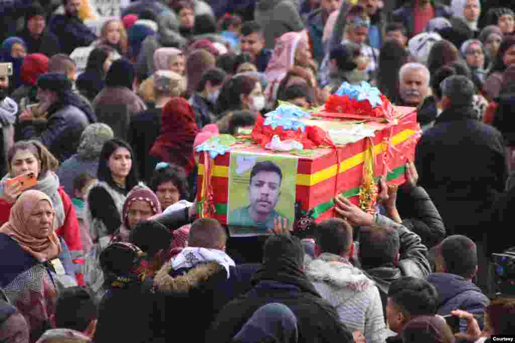 A funeral service for 12 members of the Syrian Democratic Forces (SDF) was held in al-Qamishli on Wednesday.