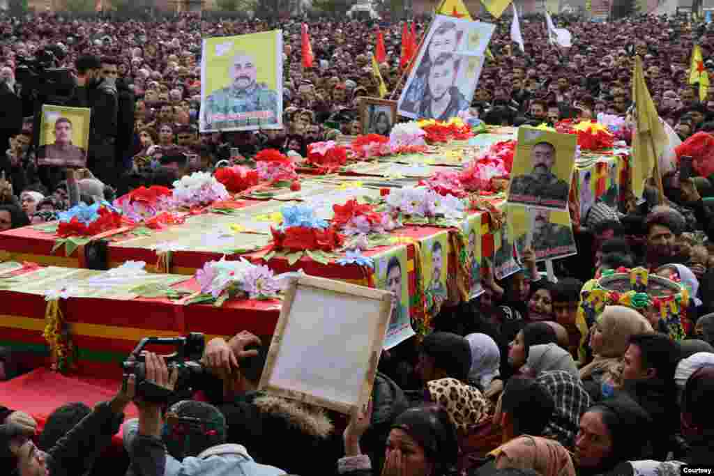 A funeral service for 12 members of the Syrian Democratic Forces (SDF) was held in al-Qamishli on Wednesday.