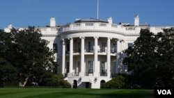 El portavoz de la Casa Blanca, Jay Carney, desmintió la noticia y aseguró que Obama estaba bien.