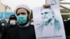 Unjuk rasa warga Iran yang marah atas pembunuhan ilmuwan nuklir terkemuka Iran, Mohsen Fakhrizadeh di Teheran (1/12). 