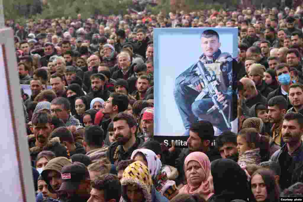 A funeral service for 12 members of the Syrian Democratic Forces (SDF) was held in al-Qamishli on Wednesday.