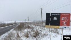 Дорога к КПВВ "Гнутово" перед поселком Пищевик