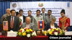 ພິທີ​ລົງ​ນາມ​ໃນ​ຂໍ້​ຕົກ​ລົງ​ ເພື່ອ​ສົ່ງ​ມອບ​ການ​ຊ່ວຍ​ເຫຼືອ ​ໃຫ້​ໂຄງການ​ຈັດຕັ້ງປະຕິບັດ​ແຜນ​ແມ່​ບົດ ​ວ່າດ້ວຍ​ການ​ພັດທະນາ​ລັດ​ແຫ່ງ​ກົດໝາຍ​ໃນ​ລາວ ​ໄດ້​ມີ​ຂຶ້ນ​ເມື່ອ​ບໍ່​ນານ​ມາ​ນີ້ ຢູ່​ທີ່​ ນະຄອນຫລວງ​ວຽງ​ຈັນ.