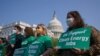 Para aktivis perubahan iklim menggelar aksi untuk meningkatkan kesadaran akan pentingnya melawan dampak perubahan iklim di Washington, As, pada 28 Juli 2021. (Foto: AP/J. Scott Applewhite)