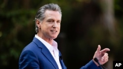 ARCHIVO - El gobernador de California Gavin Newsom habla en evento desde el zoológico de San Diego, el 8 de agosto de 2024, en San Diego.