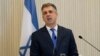 Menteri Luar Negeri Israel Eli Cohen berbicara kepada awak media dalam konferensi pers di Nikosia, Siprus, pada 31 Maret 2023. (Foto: AP/Petros Karadjias)