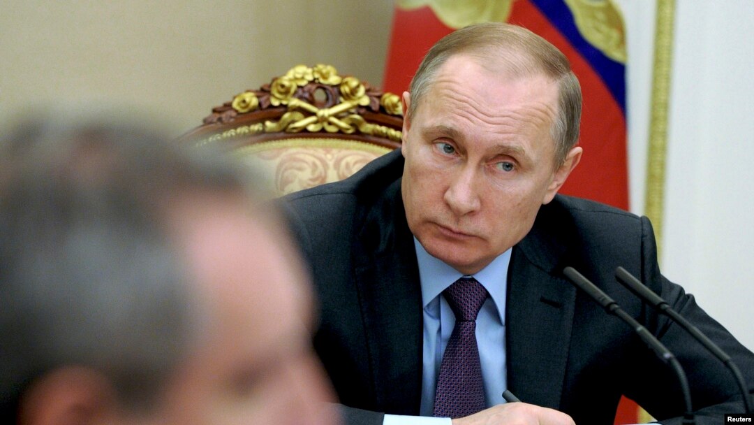 Presiden Rusia Vladimir Putin memimpin rapat untuk mengatasi korupsi di Kremlin di Moskow, Rusia, 26 Januari 2016. 
