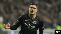 Luka Jovic célèbre son but contre Chelsea en Europa League, en Allemagne, le 2 mai 2019