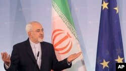 Minis Afè Etranjè Iran an, Mohammad Javad Zarif, pandan li tap vizite Berlen, Almay. 27 jen 2017.