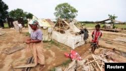 People dismantle tents before moving to safer grounds in light of an approaching cyclone, in an internally displaced persons (IDP) camp for Muslims, outside Sittwe, Burma, May 13, 2013.