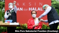 Presiden Joko Widodo menerima suntikan dosis kedua vaksin Covid-19 di Istana Kepresidenan, Rabu, 27 Januari 2021. (Foto: Biro Pers Sekretariat Presiden)