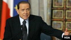 Silvio Berlusconi mengundurkan diri dari jabatannya sebagai PM Italia (12/11).