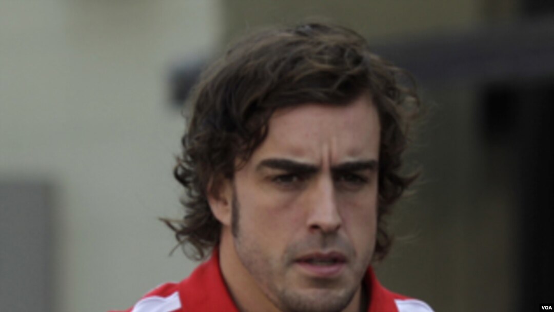 Fernando Alonso setelah berlatih di sirkuit Sao Paulo Brasil, baru-baru ini (25/11).