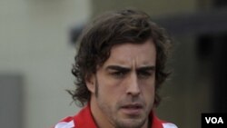 Fernando Alonso setelah berlatih di sirkuit Sao Paulo Brasil, baru-baru ini (25/11).