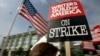 资料照：美国作家编剧在洛杉矶举行罢工。（2007年11月9日）