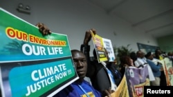 Un grupo de manifestantes protestaron durante la Cumbre del Clima COP29 en Bakú, Azerbaiyán, el 16 de noviembre de 2024.