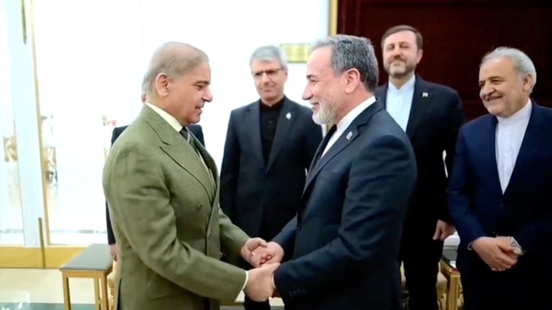 اکسیوس می‌گوید تهران با ارائه پیشنهادی جدید برای تنگه هرمز، خواهان تعویق مذاکرات هسته‌ای است