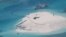 Sebuah kapal China terlihat tengah memperlebar struktur dan tanah di karang Johnson (yang disebut Mabini di Filipina dan Chigua oleh China), di kepulauan Spratly, Laut China Selatan (Foto: dok). 