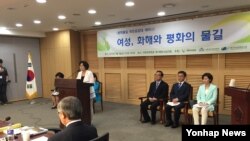 2일 한국 국회의원회관에서 대통령직속 통일준비위원회 주최로 '여성, 화해와 평화의 물길' 세미나가 열렸다.