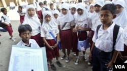 Beban pelajaran di sekolah dasar dianggap terlalu membebani murid sehingga pemerintah berencana menghapuskan pelajaran Bahasa Inggris. (Foto: Dok)