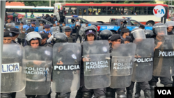 La policía de Nicaragua detuvo a decenas de manifestantes durantes las protestas contra el gobierno de Daniel Ortega en 2018. [Archivo/VOA]