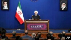 Presiden Iran Hassan Rouhani dalam konferensi pers di Teheran hari Minggu (16/2). 