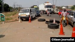 Warga Nigeria antri untuk mendapatkan BBM di sebuah pom bensin di Makurdi, negara bagian Benue (foto: dok).