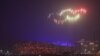 Fuegos artificiales durante un ensayo para la ceremonia inaugural de los Juegos Olímpicos de Invierno de 2022 en el icónico Estadio Nacional Nido de Pájaro en Beijing, China, el domingo 30 de enero de 2022. (Foto AP/Wang Xinchao)