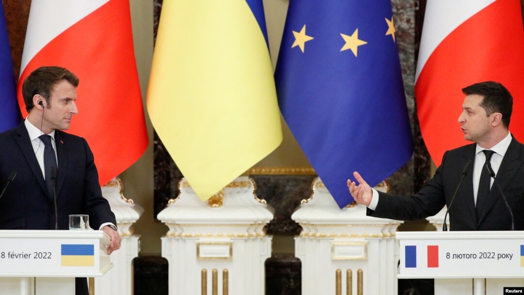 Francuski predsednik Emanuel Makron i ukrajinski predsednik Volodimir Zelenski u Kijevu, 8. februara 2022.